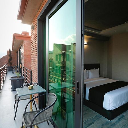 M 1 T Hotel Tbilisi Exterior photo