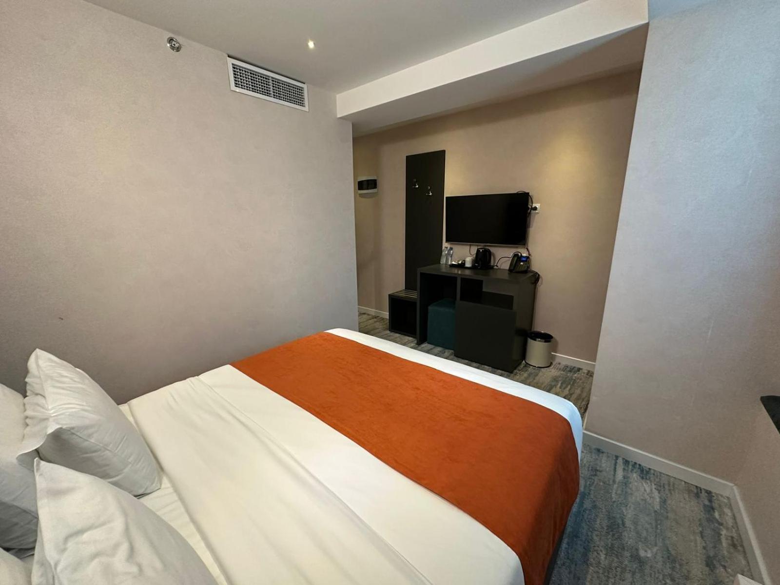 M 1 T Hotel Tbilisi Exterior photo