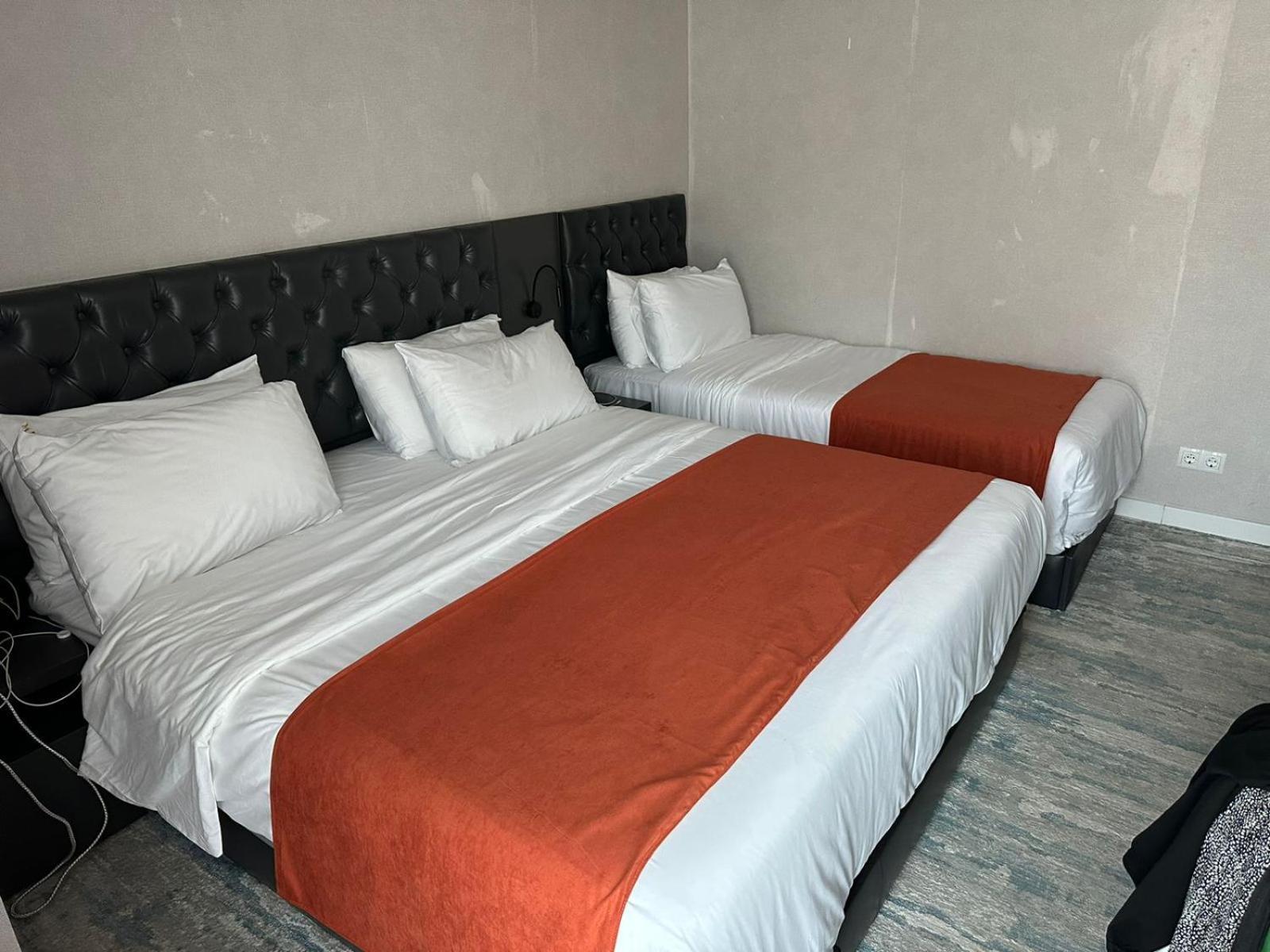 M 1 T Hotel Tbilisi Exterior photo