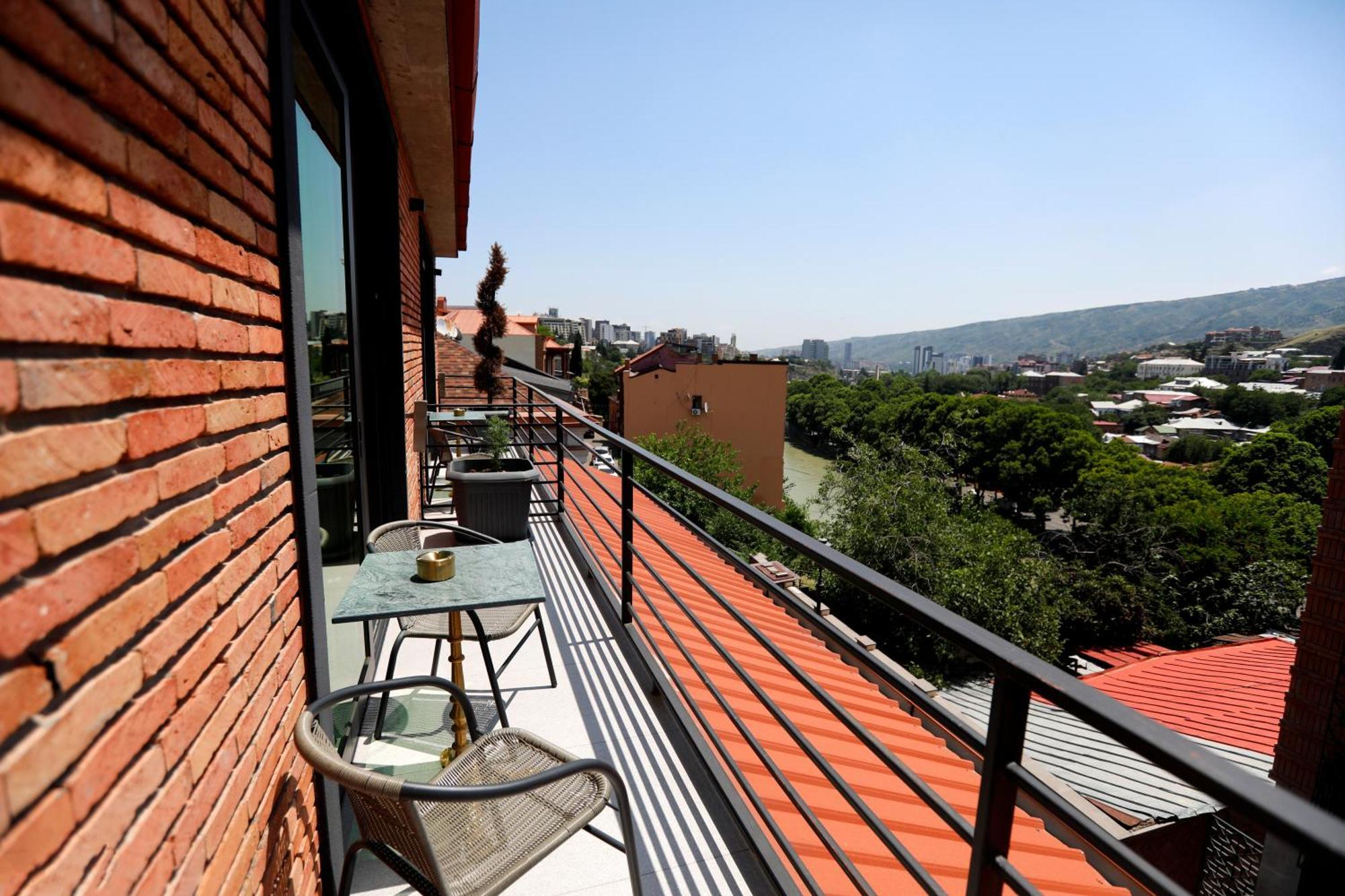 M 1 T Hotel Tbilisi Exterior photo