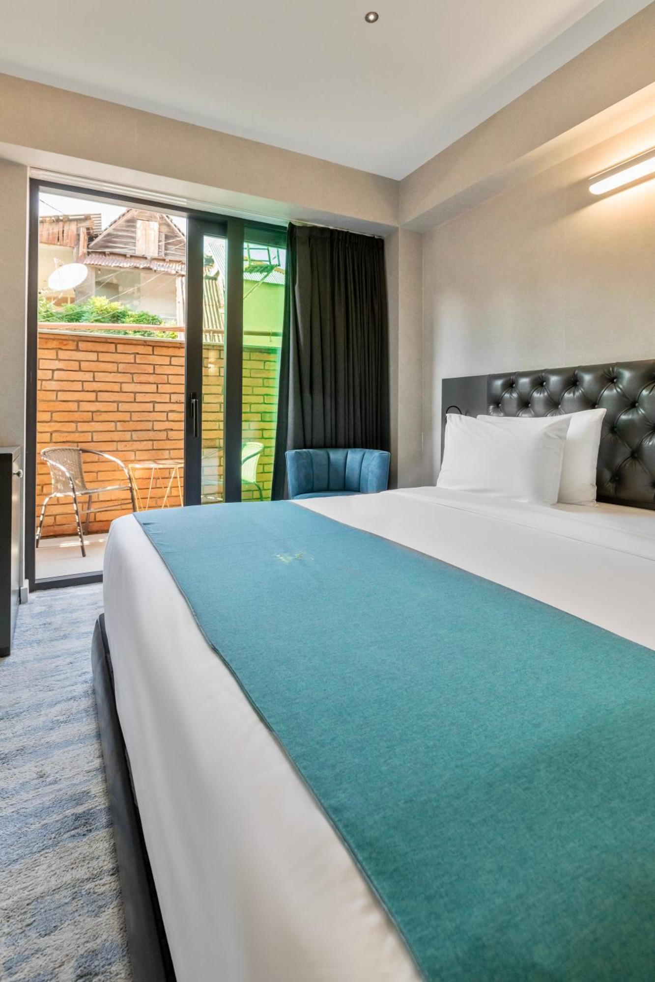 M 1 T Hotel Tbilisi Exterior photo